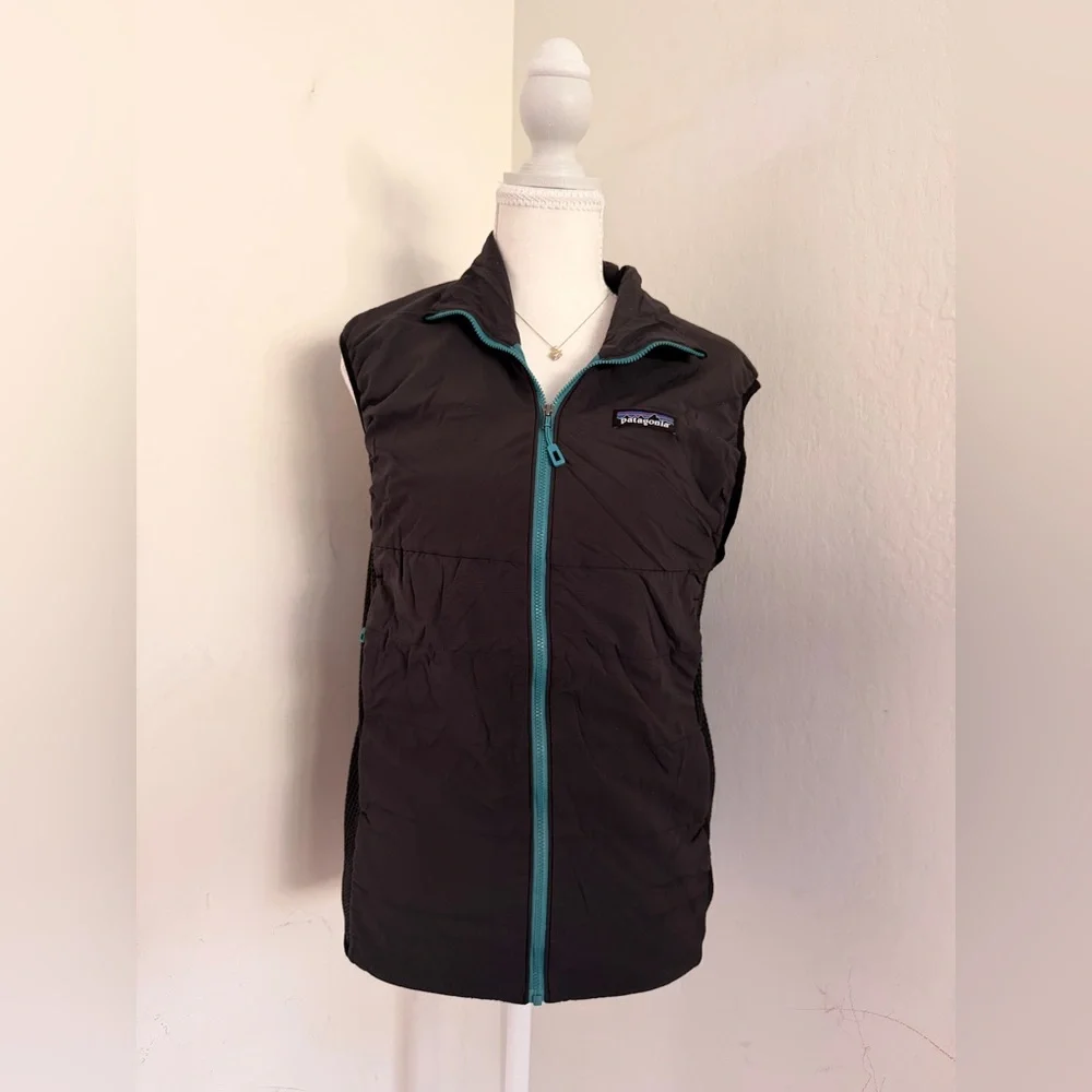 Patagonia Teal and Black Vest It also fits a women's size M